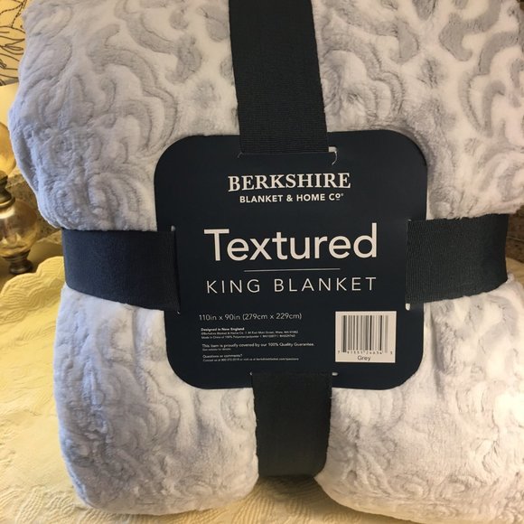 NEW Berkshire Textured King Blanket 110" x 90" Gray/white